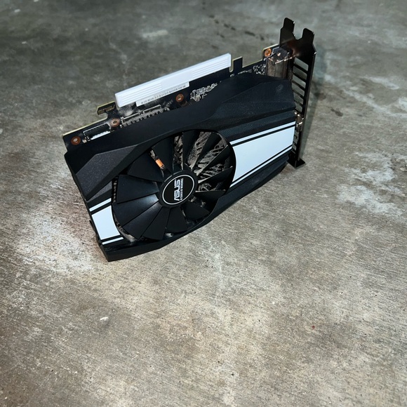 ASUS Black and White Graphics Card for High Performance Gaming